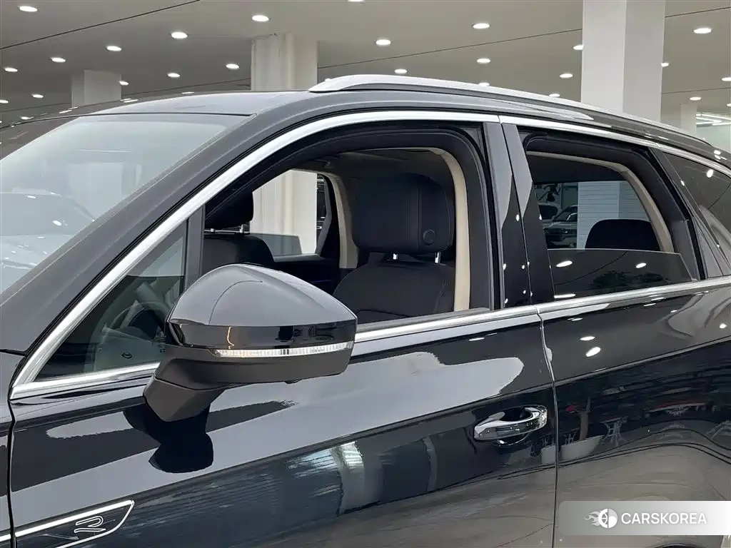 Volkswagen Touareg 2024 Черный из Китая