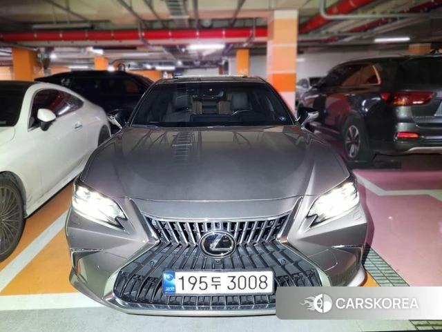 Lexus ES300h 7th generation 2023 Серый из Кореи