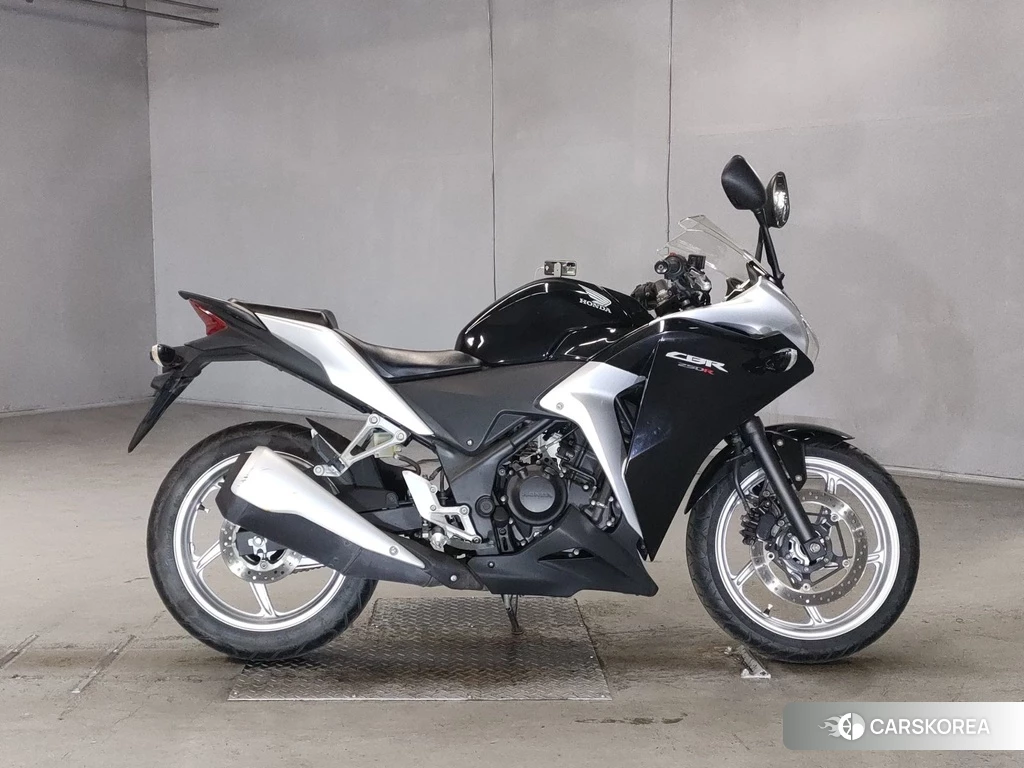 Проданный Honda CBR250R 2011 из Японии, фото 2