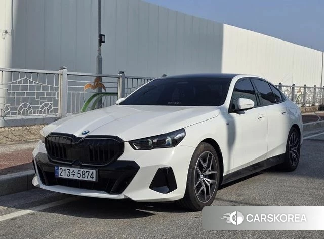 BMW 5 Series (G60) 2025 Белый из Кореи