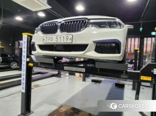 BMW 5 Series (G30) 2018 Белый из Кореи