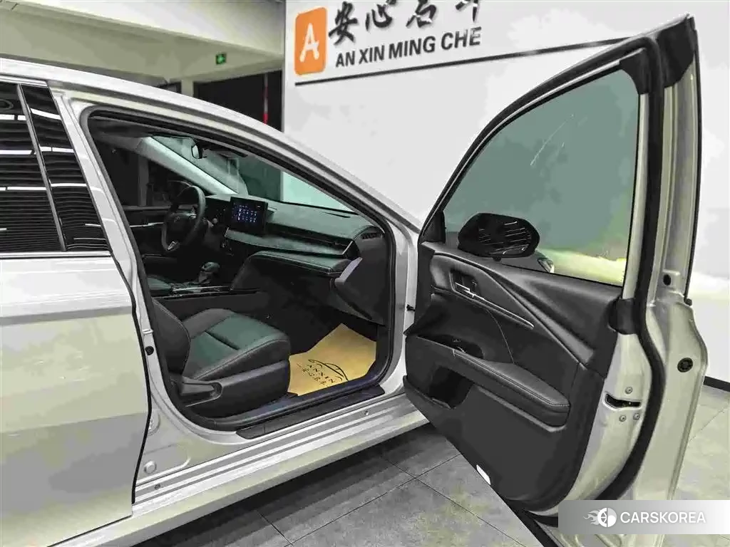 Toyota Camry 2025 Champagne/brown из Китая