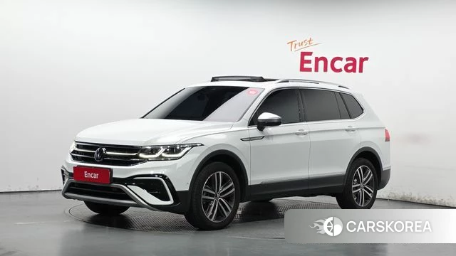 Volkswagen Tiguan Allspace 2023 Белый из Кореи