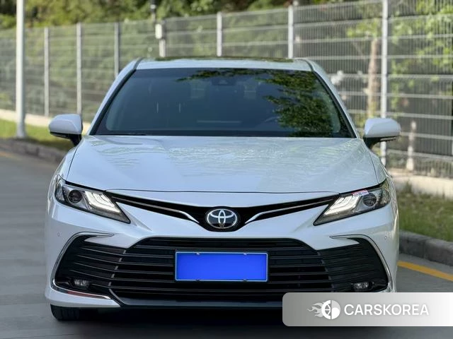 Toyota Camry 2021 Белый из Китая