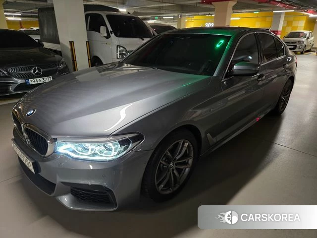 BMW 5 Series (G30) 2018 Серебристо-серый из Кореи