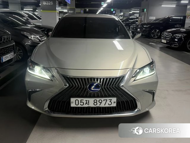 Lexus ES300h 7th generation 2018 Серебристо-серый из Кореи