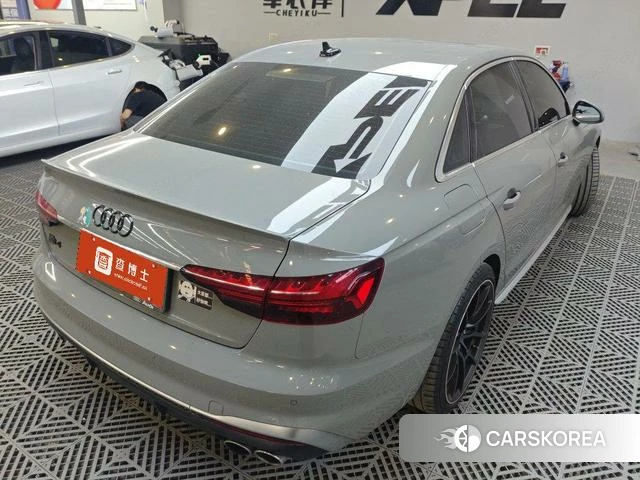 Audi S4 2022 Темно-серый из Китая