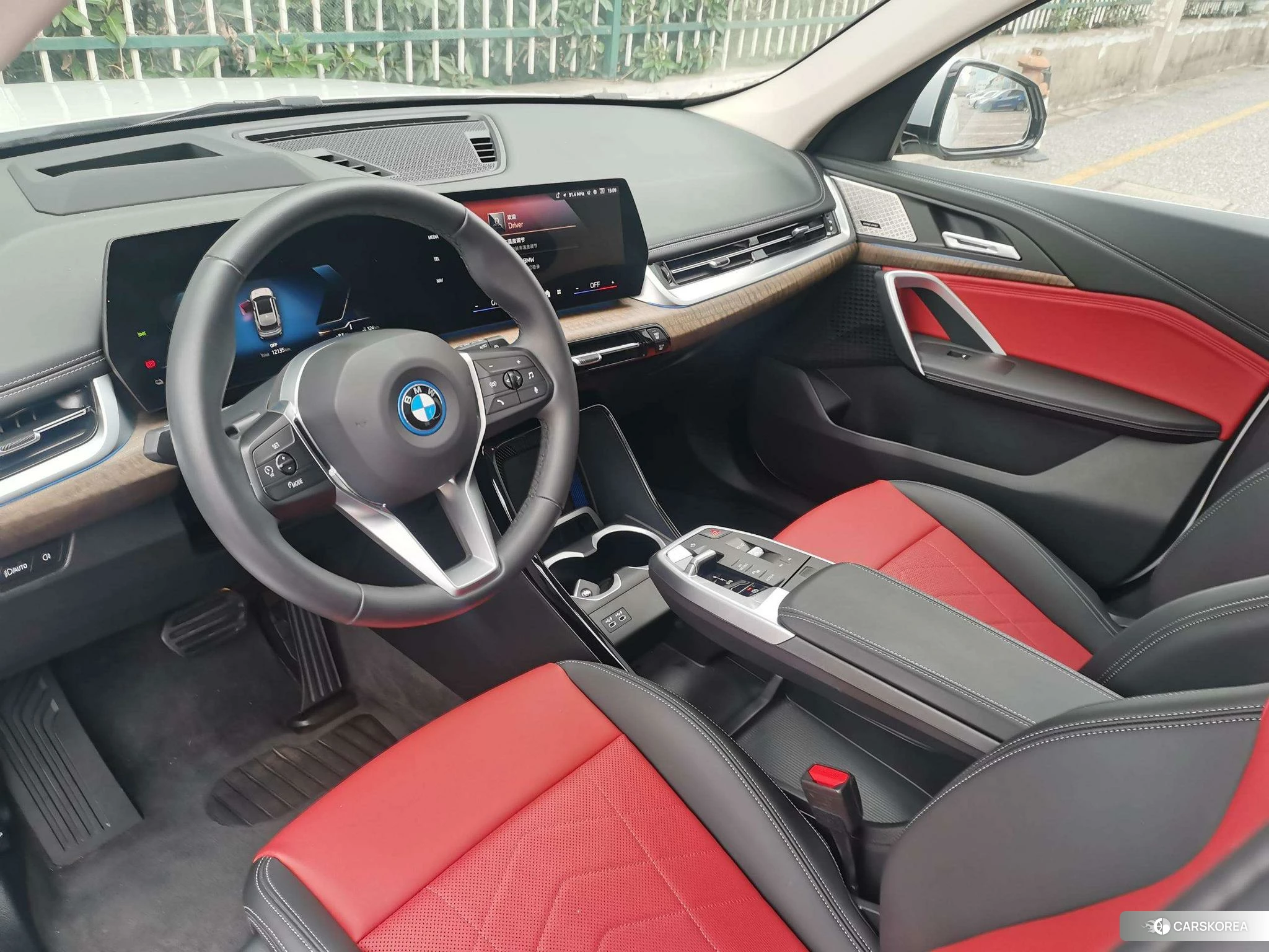 BMW iX1 2023 Белый из Китая