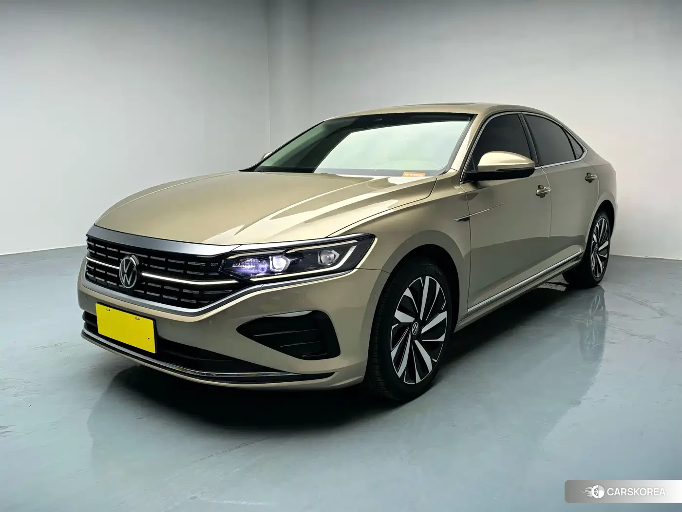 Volkswagen Passat 2022 Champagne/brown из Китая