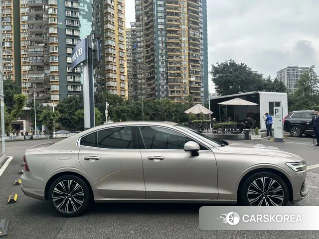 Volvo S60 2023 Шампань из Китая