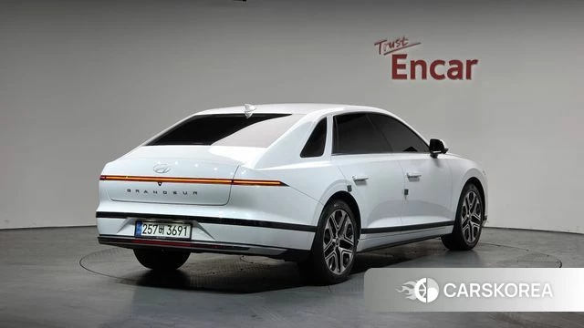 Hyundai Grandeur Hybrid (GN7) 2023 Белый из Кореи