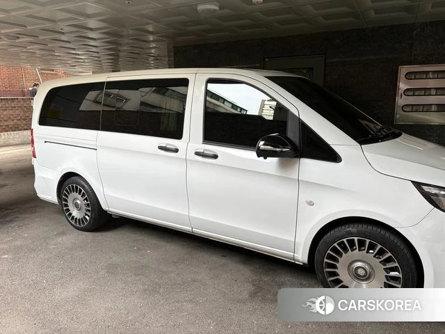 Mercedes-Benz V-Class 2019 Белый из Кореи