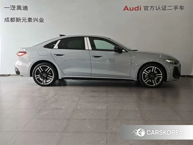 Audi A5L 2026 Серебристо-серый из Китая