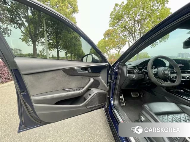 Audi S4 2021 Черный из Китая