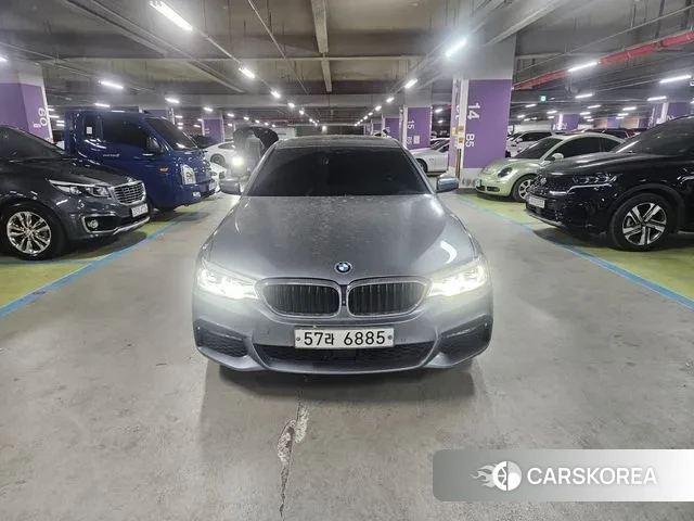 BMW 5 Series (G30) 2018 Серебристо-серый из Кореи
