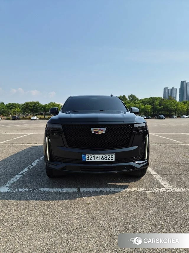 Cadillac Escalade 5th Generation 2022 Белый из Кореи
