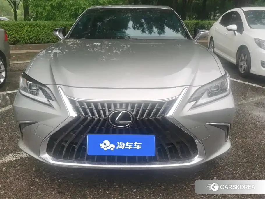 Lexus ES 2022 Silver/gray из Китая
