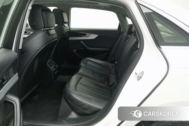 Audi A4L 2022 Белый из Китая