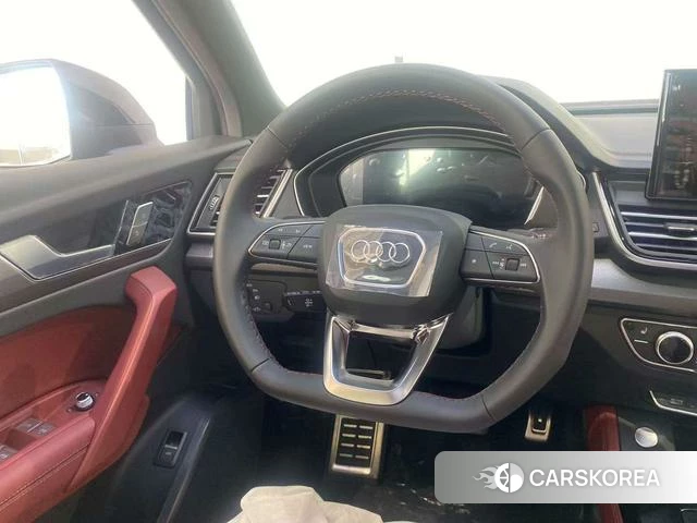 Audi Q5L 2025 Темно-серый из Китая