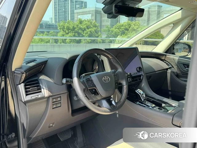 Toyota Elfa 2024 Черный из Китая