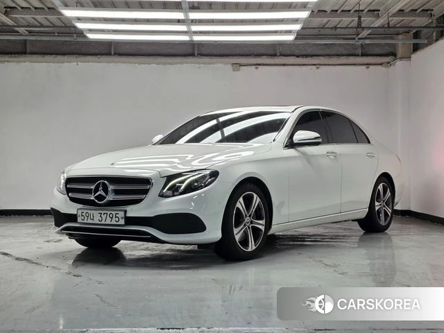 Mercedes-Benz E-Class W213 2019 Белый из Кореи