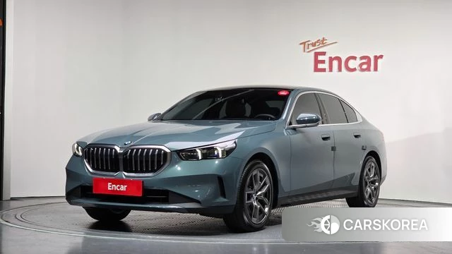 BMW 5 Series (G60) 2025 Небесно-голубой из Кореи