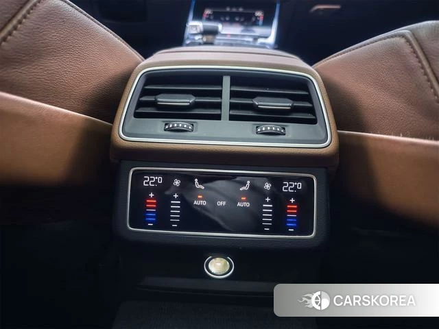 Audi A6L 2021 Черный из Китая
