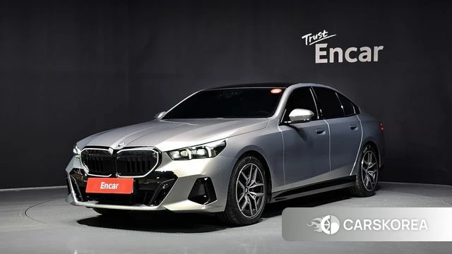 BMW 5 Series (G60) 2025 Серебристо-серый из Кореи