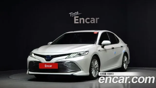 Toyota Camry (XV70) 2018 Белый из Кореи