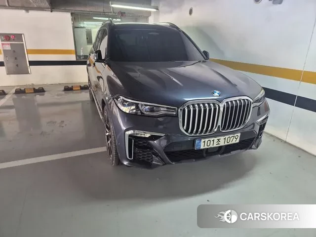 BMW X7 (G07) 2021 Небесно-голубой из Кореи