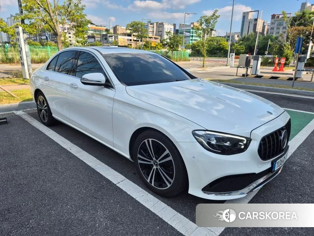 Mercedes-Benz E-Class W213 2021 Белый из Кореи