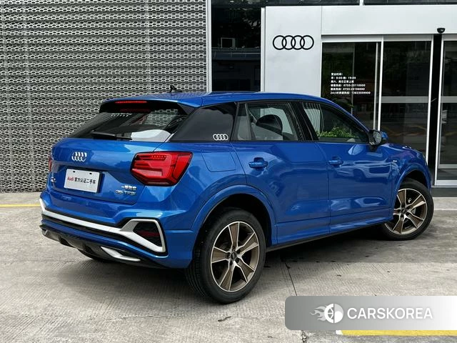 Audi Q2L 2023 Синий из Китая