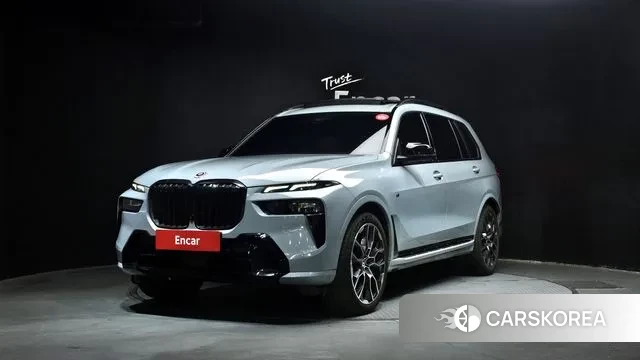 BMW X7 (G07) 2024 Светло-серебряный цвет из Кореи