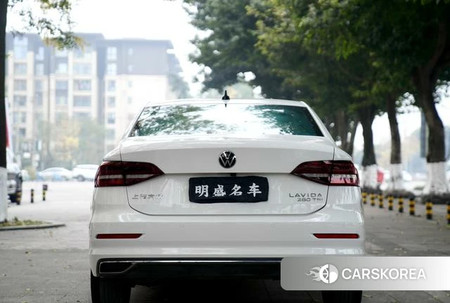 Volkswagen Lavida 2021 Белый из Китая