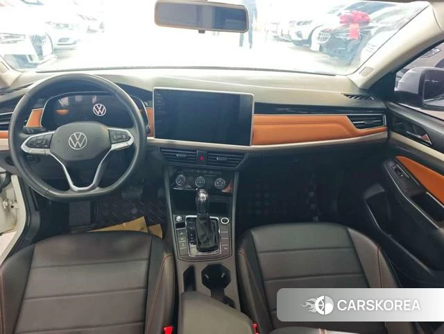 Volkswagen Bora 2022 Белый из Китая