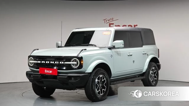 Ford Bronco 6th Generation 2024 Серебристо-серый из Кореи