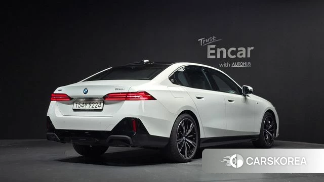 BMW 5 Series (G60) 2025 Белый из Кореи