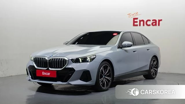 BMW 5 Series (G60) 2025 Цвет галактики из Кореи