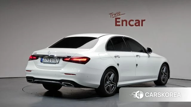 Mercedes-Benz E-Class W213 2023 Белый из Кореи