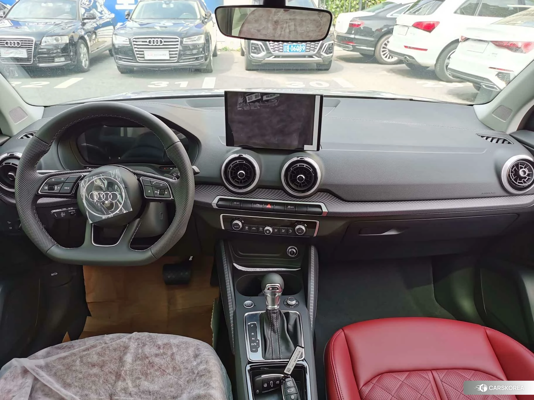 Audi Q2L 2025 Серебристо-серый из Китая
