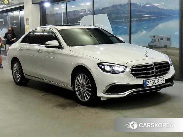 Mercedes-Benz E-Class W213 2023 Белый из Кореи