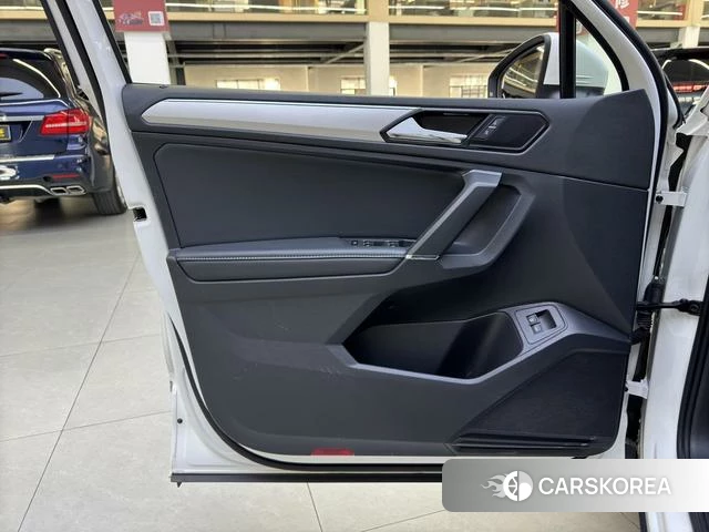Volkswagen Tiguan L PHEV 2020 Белый из Китая