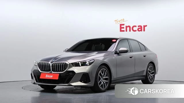 BMW 5 Series (G60) 2025 Серебристо-серый из Кореи