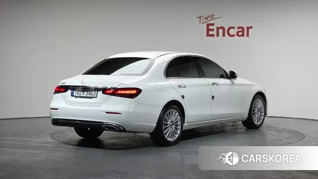 Mercedes-Benz E-Class W213 2022 Белый из Кореи