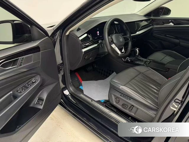 Volkswagen Passat PHEV 2023 Черный из Китая