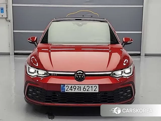 Volkswagen Golf 8th Generation 2024 Красный из Кореи