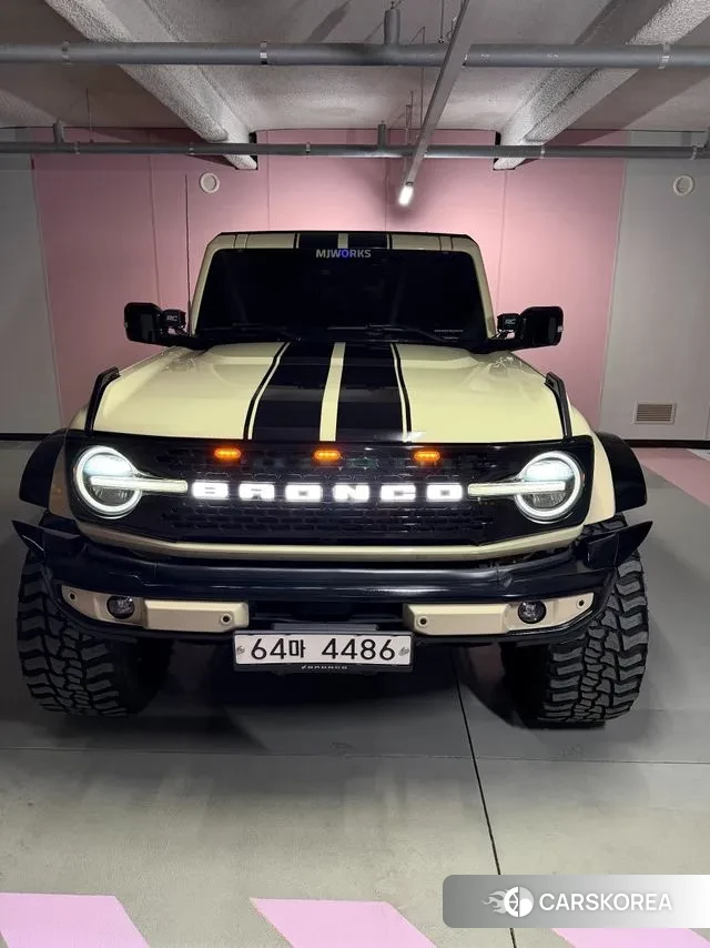 Ford Bronco 6th Generation 2022 Оранжевый из Кореи