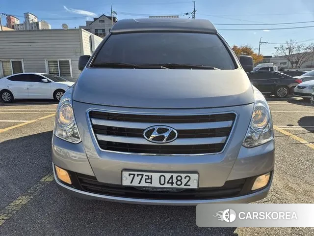 Hyundai Grand Starex 2018 Серебряный из Кореи