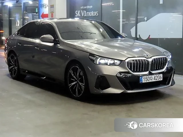 BMW 5 Series (G60) 2025 Серебряный из Кореи