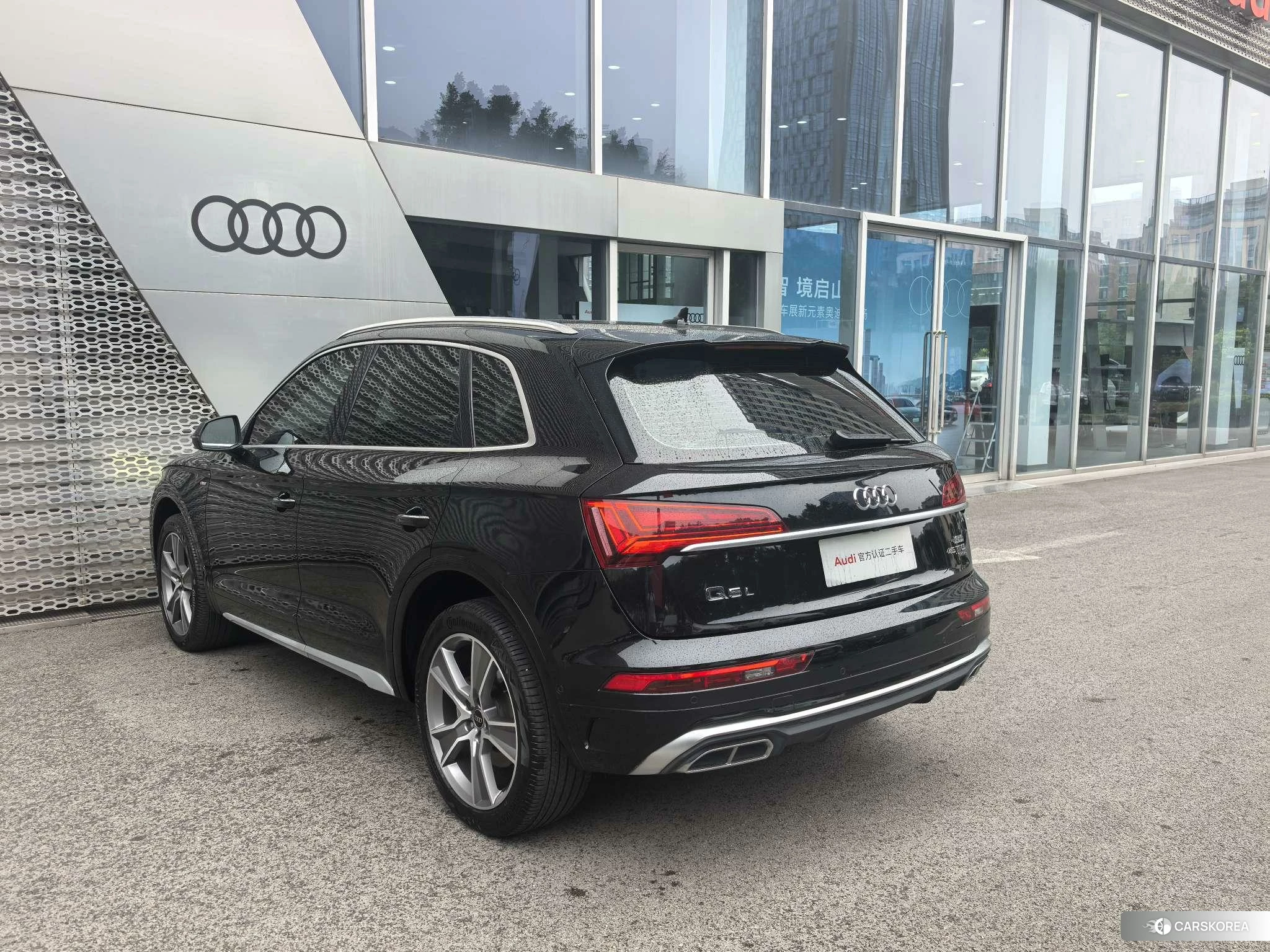 Audi Q5L 2021 Черный из Китая